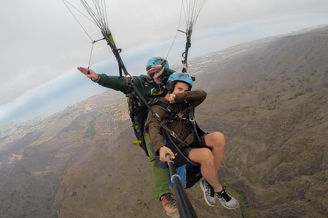 Acro Paragliding Adventure in Costa Adeje with FREE Pickup !! - Safety Gear, Instructor Coaching, and Motion Notes