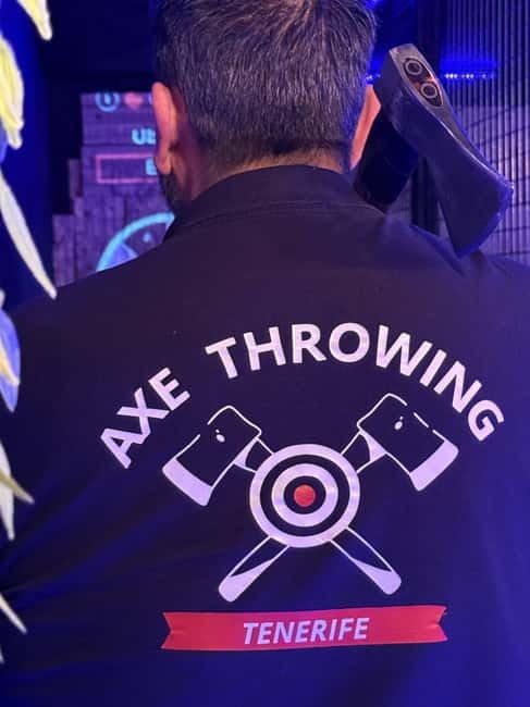 AXE THROWING TENERIFE - Zentral Center meeting point: easy to find, easy to start