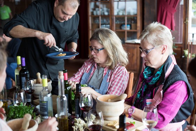 Bodegas Monje Winery Ticket w/Wine Tasting & Mojo Sauce Workshop - Mojo workshop: making coriander, parsley, and red the Canarian way