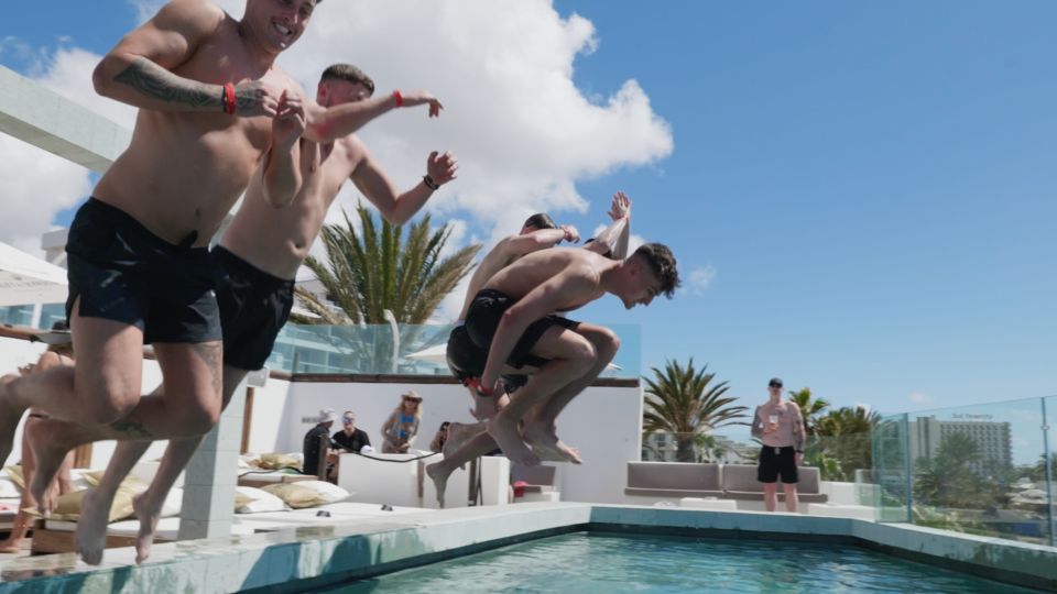 Costa Adeje: Tenerife Monkey Beach Club Utopia Pool Party - The infinity pool: the comfort decision that changes everything
