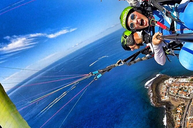 GOLD paragliding flight including videos/photos, t-shirt and a bottle of Cava - Finding thermals and turning the flight into real sightseeing