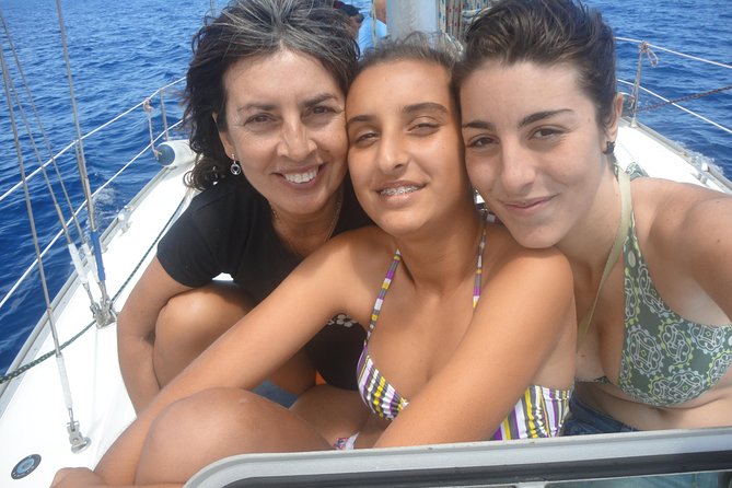 Private Yacht Excursion from Puerto Colon 3 hours - Food and Drinks: Open Bar Plus Lunch You Can Smell