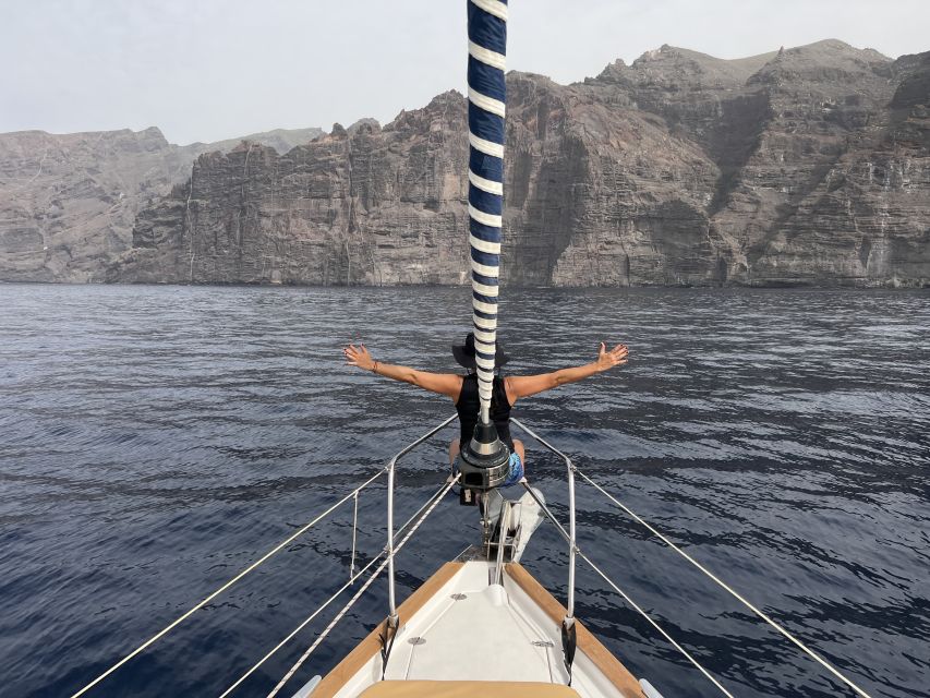 Puerto Colon : Whale & Dolphins Sailing Excursion - Practical tips: what to bring and how to handle seasickness
