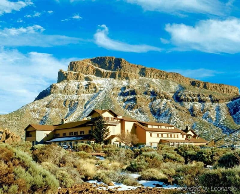 Puerto Cruz: VIP Teide Sunset & Stars, Guachiche Lunch+Cava - Sunset at Mirador El Retamar (2,100 m): the money moment
