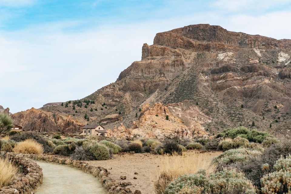 Teide: Guided Sunset & Stargazing Tour by Night with Dinner - Getting there and staying safe: the bus ride up Teide