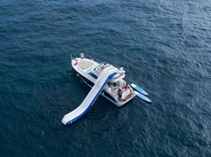 Tenerife: 2, 3 & 4 Hour Private Luxury Motorboat Charter - The Beneteau Antares 42: comfort you can feel right away