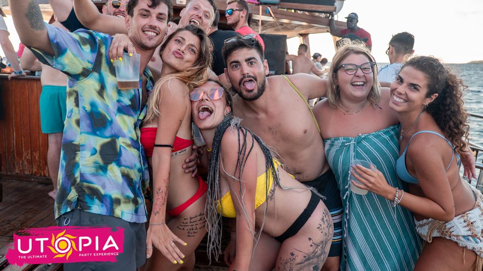 Tenerife: Boat Party with Open Bar and DJs - Pre-party reality check: what the café warm-up actually feels like