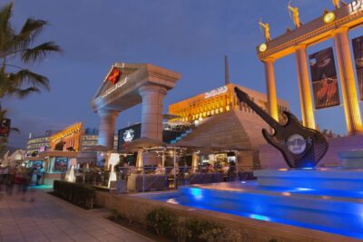 Tenerife: Hard Rock Cafe Set Menu Lunch or Dinner & Drink - The moment you arrive: skip the wait, get the vibe