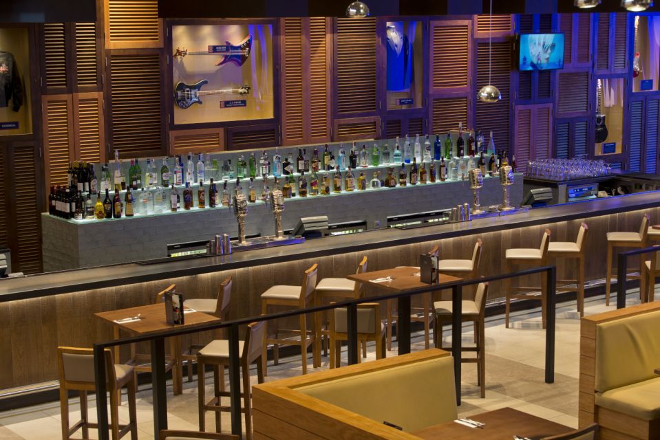 Tenerife: Hard Rock Cafe Set Menu Lunch or Dinner & Drink - Drink choices: included, simple, and actually useful