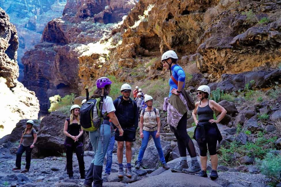 Tenerife : Masca ravine: Descent & boat trip - Getting your gear right: the shoes rule and helmet requirement