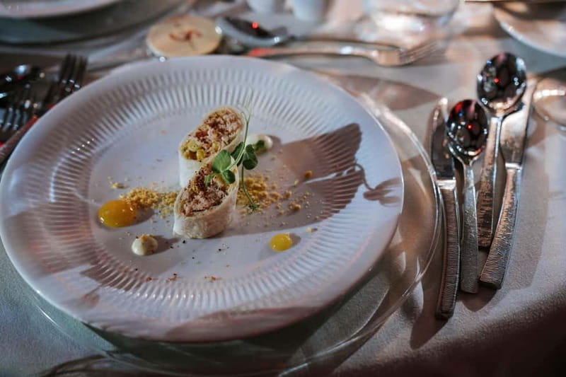 Tenerife: Scandal Dinner Show Entry Ticket and 5-Course Meal - Timing and check-in: how to avoid awkward delays