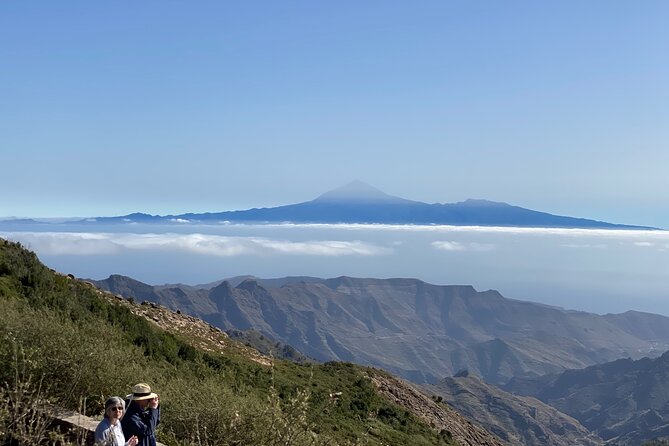VIP tour of La Gomera from Tenerife - El Cercado and the Loceras pottery women: craft you can actually watch